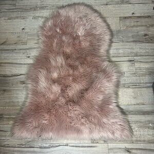 Rug mat furry light plush pink blush rose Luxurious Pink Faux Fur Rug